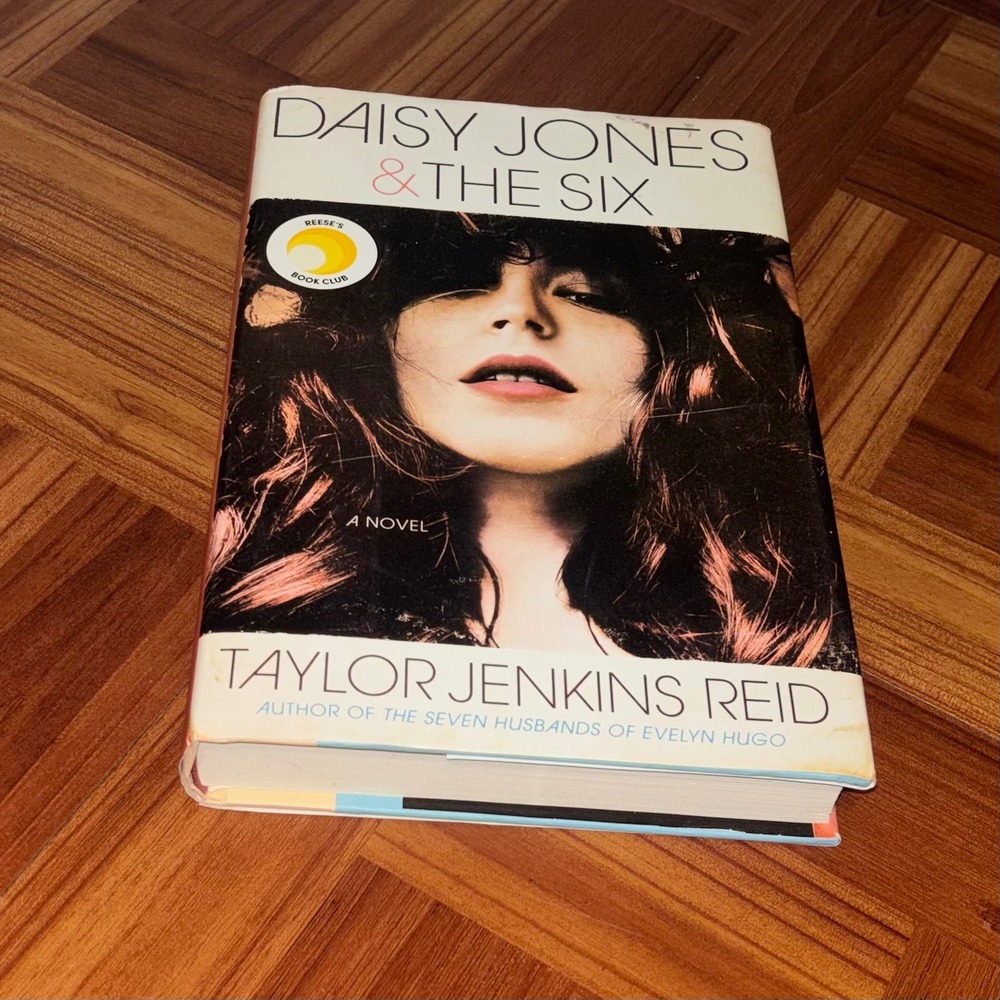 Daisy Jones & The Six Taylor Jenkins Reid Hardcover 2019